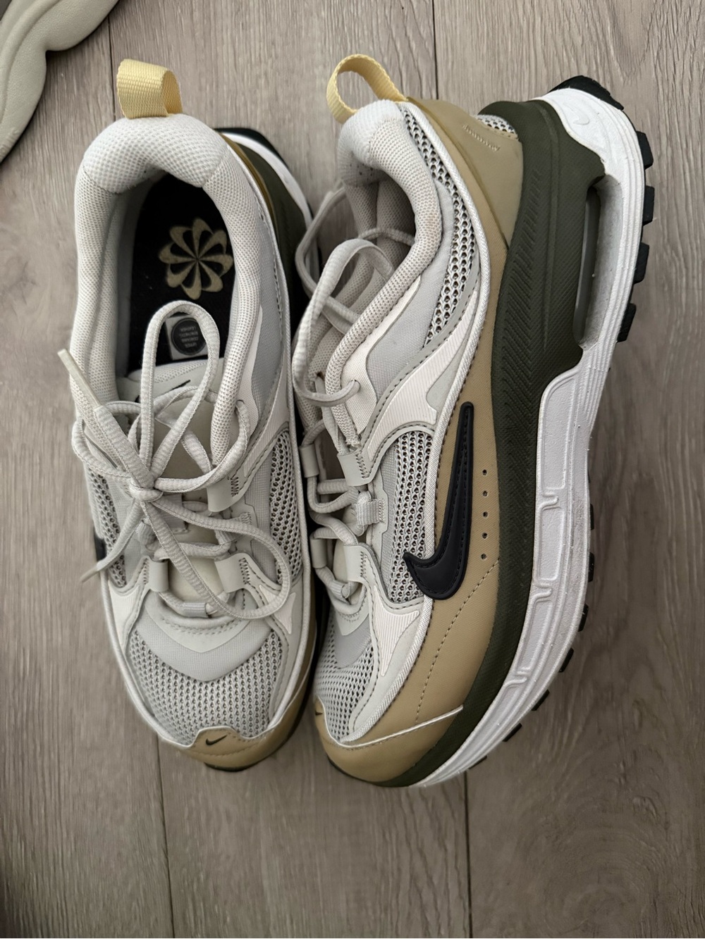 Nike Air Max Bliss Women’s Sneakers